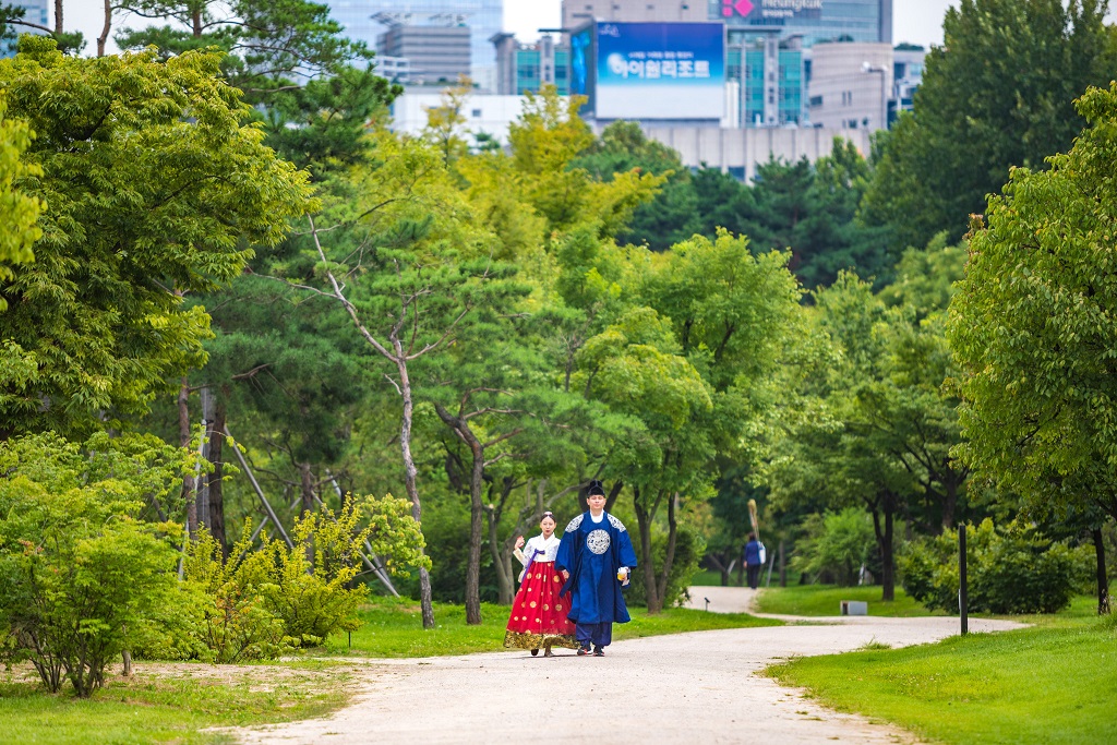 In de tuinen van het Gyeongbokgung Paleis