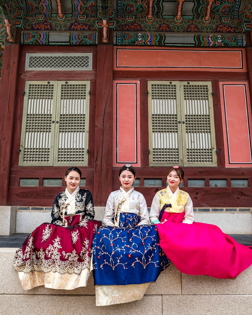 koreaanse kledij bij Gyeongbokgung Paleis